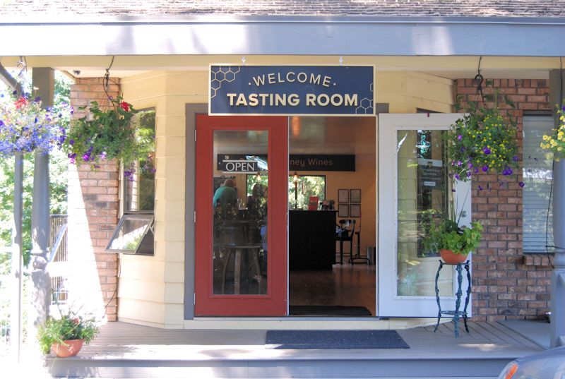 Festina Lente
Estate Winery 