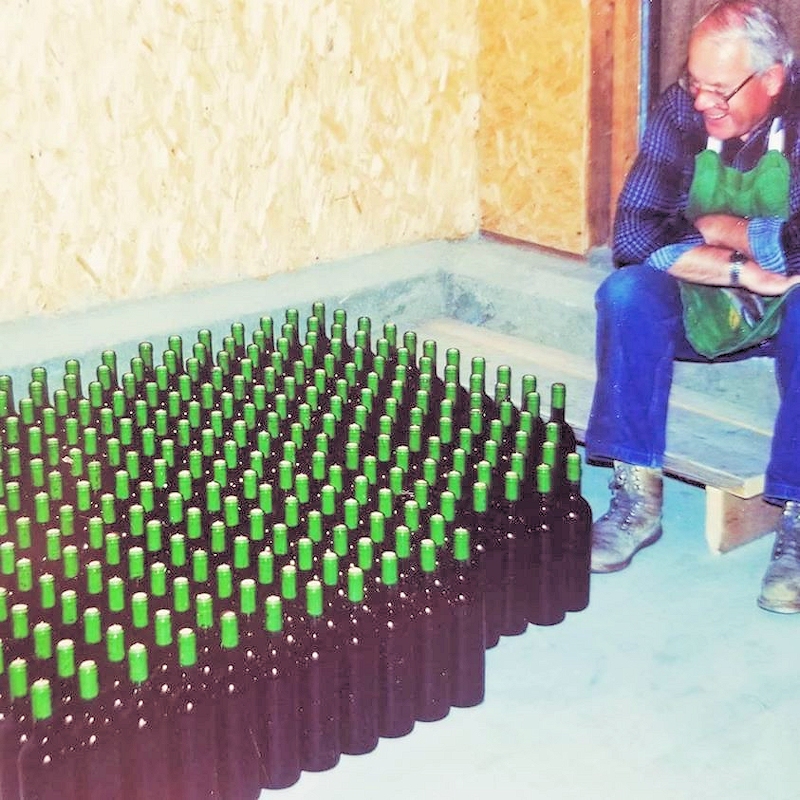 Adolf Kruger checking out the first Wild Goose red wine bottling. 1989 Marechal Foch! #happyfriday #canadi