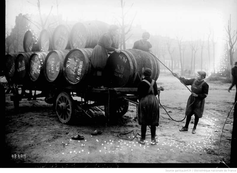 Bordeaux, women unloading wine barrels, 1916