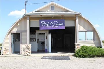 Field Stone Fruit Wines 
